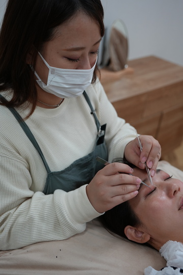 【千里中央】≪実働8時間≫≪社会保険完備≫≪人間関係良好≫≪月8日休み≫メリハリ付けて働けるトータルビューティーサロン「JOJO 千里中央店（ジョジョセンリチュウオウテン）」からアイリスト（まつげエクステ・まつげパーマ・アイブロウ）の求人☆☆