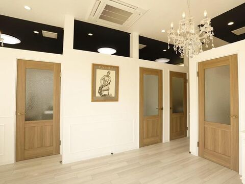 【水戸駅】≪高単価サロン≫≪完全個室！≫≪髪質改善が人気≫≪完全週休2日制≫お客様1人1人にしっかり向き合って入客可能！働きやすさが整ったサロン「revia 水戸店（レヴィアミトテン）」よりスタイリスト（美容師）の求人☆★