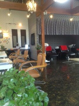 【河内磐船】日曜日の定休アリ★産休など、待遇面もばっちりでスタッフさんの定着率が◎女性スタッフさんが活躍するサロンです！！アナタも将来のビジョンを考え、長く活躍できる環境でデビューを目指しませんか 地元の愛されサロンrajin sana (ラジンサナ)からアシスタント(美容師)の求人★☆