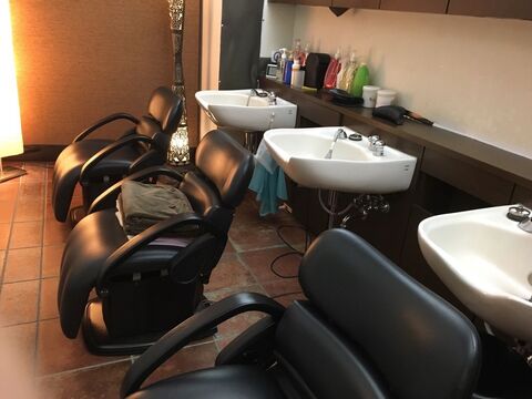 【井尻】退勤時間も早くプライベートが充実できます！！リーズナブルな価格で多くのお客様がご来店！お客様としっかり関われるヘアサロン「Hana（ハナ）」からスタイリスト（美容師）の求人★☆