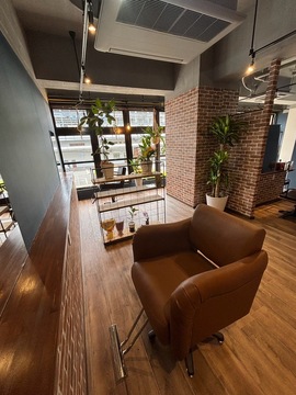 【姪浜駅】≪正社員でも休日数や勤務時間の調整OK・社会保険完備・マンツーマン施術OK・ＷワークOK・独立支援あり≫自由な働き方でプライベートもしっかり充実できます！幅広い年代のお客様に愛される少人数制のプライベートサロン「hair salon Fan（ヘアーサロンファン）」からスタイリスト（美容師）の求人☆★