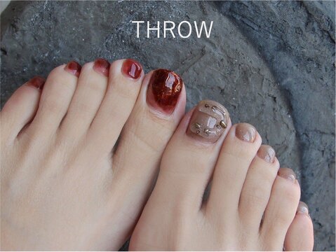 【京都駅】ニュアンスネイルが人気なサロン！≪19時までの営業≫≪月8日休み≫≪月給21万円～≫≪社会保険完備≫「THROW KYOTO（スロウキョウト）」からネイリス（ネイル）の求人★★