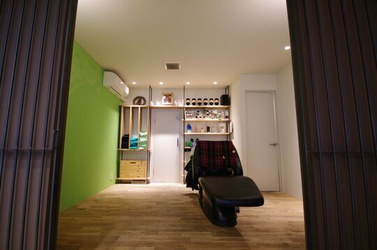 【JR住吉】≪月7日休み≫≪平均退社20時≫朝レッスンなので夜も遅くならない！オーナーさんから技術を学べるのも安心！地域密着型マンツーマンサロン「Queens hill（クイーンズヒル）」からアシスタント（美容師）の求人☆★☆