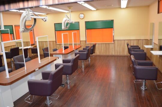 【都府楼前】★★引っ越し準備金10万円★≪社会保険完備・住宅手当あり・完全週休二日制≫退勤時間は18:00ごろ♪ヘアサロン「メデューサ都府楼店（メデューサトフロウテン）」からアシスタント（美容師）の求人☆★☆