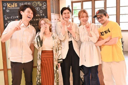 【河内松原】≪月給23万円〜≫≪月8,9日休み≫≪月1回土日休みもOK≫≪社会保険完備≫≪18時半には退勤≫ヘアケアに強く、半個室なので落ち着いて接客できるお店です。女性が長く活躍できるステージがありますよ！「Session pago！（セッションパーゴ）」からスタイリスト（美容師）の求人☆★☆