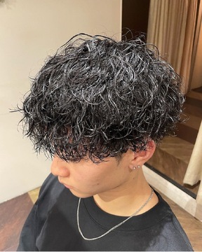 【西宮北口】≪社会保険完備≫≪完全週休2日制≫≪2年でスタイリストデビュー目指せる≫しっかり技術を学ぶことが出来るので安心してステップアップできるメンズサロン！「DAHLI plum（ダリプリュム）」からアシスタント（美容師）の求人☆★