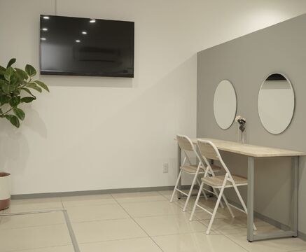 【久留米高校前駅】≪月給30万円も可能・土日祝の希望休OK・月8日休み・社会保険完備・実働8時間・未経験OK・営業時間18時まで・残業なし・研修中も給与あり≫未経験の方もご安心ください！1日でも長く働ける環境づくりに取り組みます！店舗展開中のアイラッシュサロン「Lily（リリー）」からアイリスト（まつげエクステ・まつげパーマ・アイブロウ）の求人☆☆