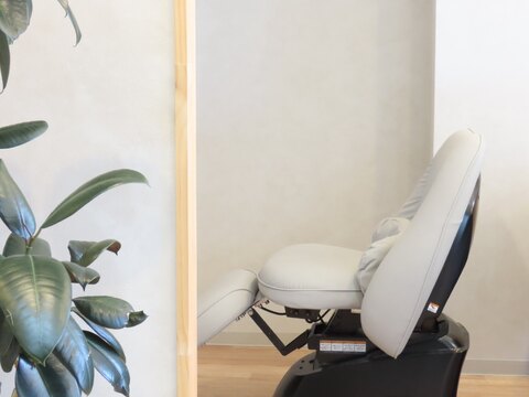 【津幡】◆社会保険完備・完全週休2日制・土日休み月2回までOK・17時半で営業終了◆女性が長く活躍できる環境に特化し、ママさんも働きやすい！体力面も無理なく、プライベートも重視できるマンツーマンサロン「ehon（エホン）」からスタイリスト（美容師）の求人☆☆