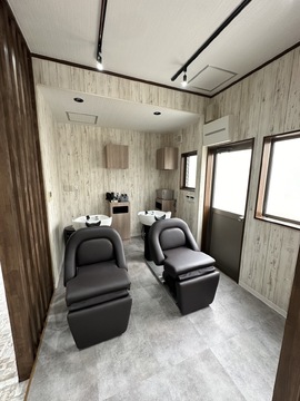 【中尾町】≪完全週休2日制・社会保険完備・残業なし≫仕事とプライベートどちらも充実！！アットホームな雰囲気で誰もが気軽に髪をキレイにできる「ORiVER HAIR FAM 小船越（オリバーヘアファムオフナコシ）」からスタイリスト（美容師）の求人☆☆