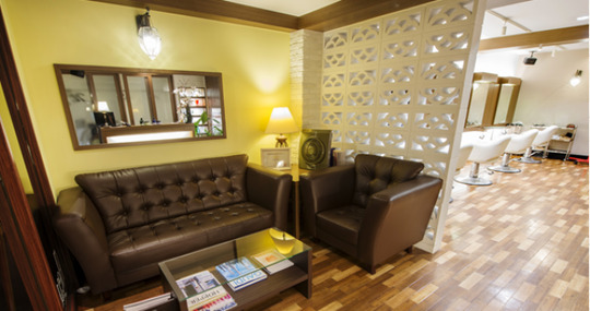 【阪神芦屋】≪専門学校の学費負担あり！※要相談≫最短2年でスタイリストデビュー可能！医療美容認定サロンなので更にスキルアップを目指せる！地域密着型の開放感のあるゆったりしたサロン「fleur（フルール）」からアシスタント（美容師）の求人☆★