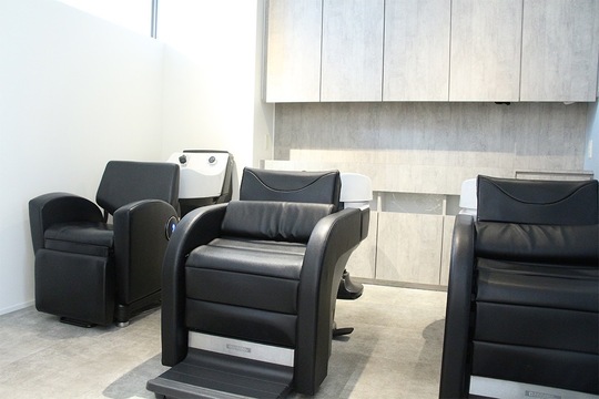 【今里】≪社会保険完備＆20時までに退社可能≫アナタの入社に合わせて集客にも力を入れていくので、入客チャンスはきちんとあります！「顧客満足＝スタッフ満足」で働きやすさをとても大事にしています！トレンドのヘアカラーやケアにこだわった人気サロン！「care&design fulfill（ケアアンドデザインフルフィル）」からスタイリスト（美容師）の求人☆★☆