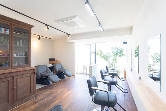 【玉戸】≪産休育休実績あり・完全週休2日制・マンツーマン接客≫子育て中の方やブランクがある方も大歓迎！心を込めた接客と丁寧なカウンセリングで人気のサロン「Ninny（ニニィ）」からスタイリスト（美容師）の求人☆★☆