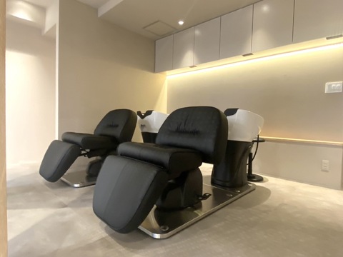 【関大前】≪未経験・新卒生OK≫≪社会保険完備≫≪月8日休み≫≪実働8時間≫カラー・トリートメントはケアに特化したラインナップ！平均1万円の高単価サロン「umi（ウミ）」からアシスタント（美容師）の求人★☆