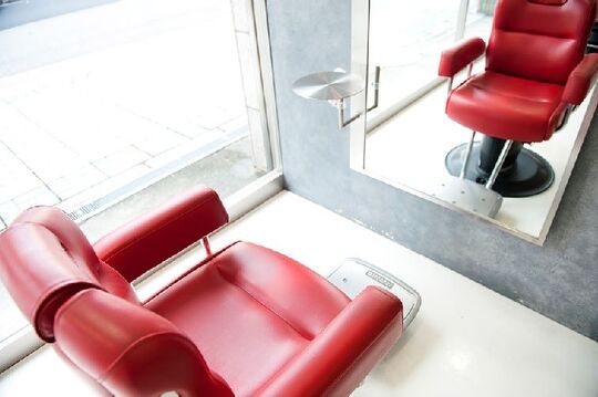 【阪神西宮】≪特許カット技術が学べる≫≪男性寮完備!!≫≪チームワーク!!≫男性のためのメンズサロン!!フェイシャルなど様々な技術を学んでいける地域に愛されるアットホームなサロンです！“DISPATCH HAIR 西宮店（ディスパッチヘアーニシノミヤテン）”からアシスタント（理容師）の求人★★