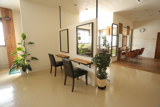 【小野】≪社会保険完備≫≪完全週休2日制≫≪交通費全額支給≫≪車通勤可能！≫社会保険をきちんと完備してくれているので安心して働けます！スタッフ全員仲良しで働きやすさ抜群のサロン「Be Shine 小野店（ビィシャイン オノテン）」からアシスタント（美容師）の求人☆★