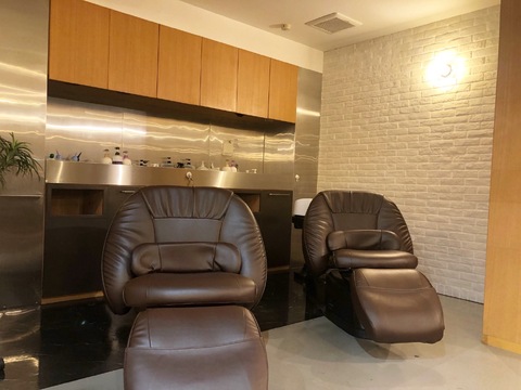 【千本杉】車、バイク通勤OK！！自由出勤なので早上がり・土日のお休みOK！！ミーティングもありません！★最低保障給あり（30万円or20万円）★人気の薬剤を使用し、お客様をキレイにしています♪離職率が低いのは一人一人に合った働き方ができるから！！スタッフさんの希望を聞いて働きやすい環境を作っていく委託ヘアサロン「GC8 hair（ジーシーエイトヘアー）」からスタイリスト（美容師）の求人☆★