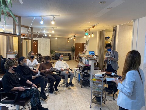 【生駒駅】≪完全週休2日≫≪社会保険完備≫≪最短1年半～2年以内でデビュー可能！！≫お客様一人ひとりに想いを込めた接客と、ハイクオリティな技術習得が叶う！！強制はせず、講習や撮影コンテストなど学びたいことがあれば、全力で応援！「Dear生駒店（ディアーイコマテン）」からアシスタント（美容師）の求人☆★