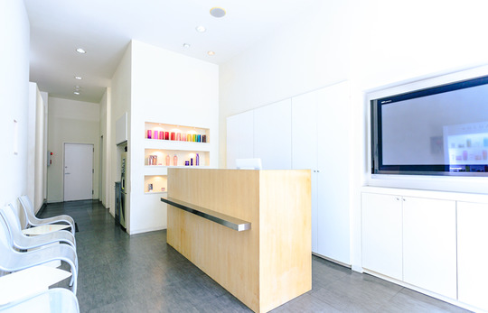 【JR和歌山駅】やりたい事、自分の夢をしっかり持ってる方であれば、全面的にサポートしてくれるサロン「ZOE BOWIE店（ゾイボウイテン）」からスタイリスト（美容師）の求人！アナタの美容師としての夢を叶えましょう☆★