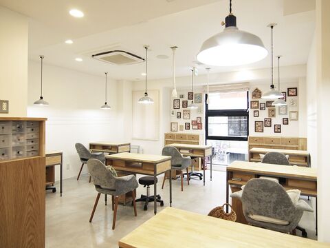 【久屋大通】≪社会保険完備≫選べる雇用形態でライフスタイルに合わせた働き方ができます。今までの技術をしっかり活かせる「DEE nail×eyelash hisaya（ディーネイルアイラッシュヒサヤ）」ネイリスト（ネイル）の求人☆☆