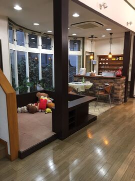 【中間】≪営業時間は18時まで・社会保険加入OK・短時間勤務OK≫お客様から世代を超えて愛される地域密着型サロン「東京堂美容室（トウキョウドウビヨウシツ）」からアシスタント（美容師）の求人☆☆