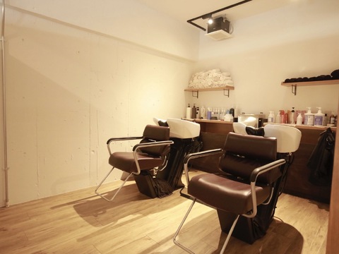 【名和】◆社会保険完備・土日休み可能・高単価マンツーマンサロン◆お好きな時間帯で勤務できるので、お子様がいる・家庭でのリズムは崩したくない。そんな方でも正社員としてしっかり稼げる環境があります！常識を覆す、新しい勤務形態の「Connect（コネクト）」からスタイリスト（美容師）の求人★☆