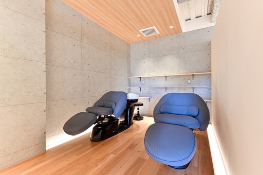 【木津】≪社会保険完備≫≪月8,9日休み≫≪第3日曜定休≫≪有給休暇はすべて土日OK！≫≪平均単価1万円以上≫「美髪×リラクゼーション」がコンセプトの半個室完全予約制サロン！長く働ける環境をつくっております！アットホームな雰囲気が魅力の「HOLO（ホロ）」からスタイリスト（美容師）の求人★☆