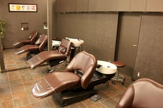 【古市】≪完全週休2日制≫≪年間公休12日≫≪社会保険完備≫≪住宅手当あり≫好条件と福利厚生が整った安心して働けるヘアサロン！トレーニングルームを完備し営業中レッスンOK！2年以内のデビューを目指します！アイラッシュも学べるお店です！「CRYSTAL MAGIC 本店（クリスタルマジックホンテン）」からアシスタント（美容師）の求人☆★☆