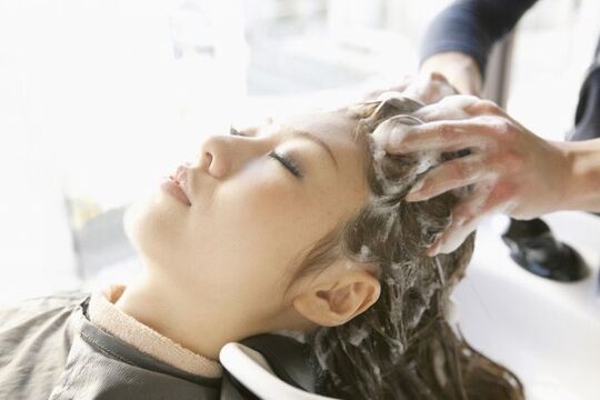 【武庫之荘】≪社会保険完備・年3回大型連休アリ≫入客チャンスも多くしっかり稼げる環境を用意しています！福利厚生が抜群の「For evolve（フォーイボルブ）」からスタイリスト（美容師）の求人☆★☆