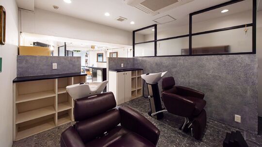 【久米川】≪休日数選択制≫≪営業中レッスン可能≫≪2年でのデビューも目指せる≫休日数選択制で、1人1人に合った働き方の出来る環境！働いて稼ぎたい人も、プライベート重視の方にもおすすめ！「coe by Roseo（コエバイロゼオ）」からアシスタント（美容師）の求人☆★