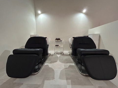 【岡崎駅】◆フレックス制で自由に働ける・ママさんも歓迎◆スタイリストオンリーサロンの為、完全マンツーマンでゆったりお客様と関われます。ヘアケアにも注力し、上質なサービスを提供する「awai（アワイ）」からスタイリスト（美容師）の求人☆★