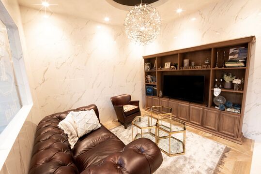 【元町】駅前すぐの大人気ヘアサロン！≪実働8時間≫≪完全週休2日制≫≪社会保険完備≫マンツーマンレッスン制度により不安なくスタイリストを目指せる環境です！「Totia 元町三宮（トティアモトマチサンノミヤ）」からアシスタント（美容師）の求人☆★