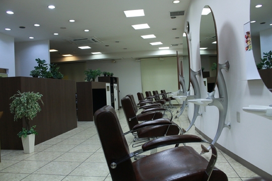 【大和八木】≪完全週休2日≫≪有給休暇あり≫≪社会保険完備≫ショート、ボブ、メンズが人気！男女問わず、若者からママさんまで地域に愛されるお店です。育成実績も多数あるので安心してスタイリストを目指せます！「REGU NEXT（レグネクスト）」からアシスタント（美容師）の求人！☆★☆