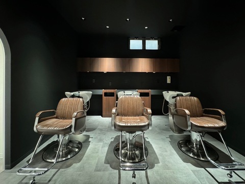 【天満駅】≪社会保険完備≫≪月8,9日休み・有給休暇あり≫≪最短1年半デビュー≫カラーリストも在籍するブリーチやハイトーンなどのデザインカラーが大人気のヘアサロン！駅近すぐの路面店で好立地！「VOICE hair（ヴォイスヘアー）」からアシスタント（美容師）の求人☆★