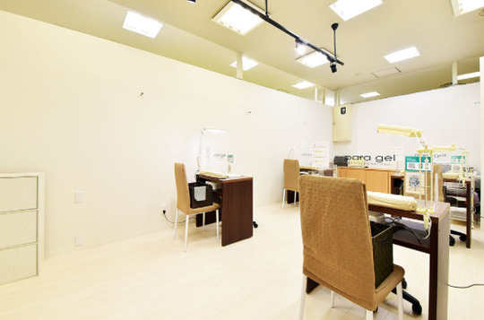 【宮交シティ】≪完全週休二日制・社会保険完備・実働8時間≫抜群の待遇としっかりとした教育体制が整っているため未経験の方でも安心してお仕事ができます！幅広い年代のお客様から愛されるトータルビューティーサロン「SPEED NAIL&EYE 宮交シティ店（スピードネイルアンドアイミヤコウシティテン）」からアイリスト（まつげエクステ・まつげパーマ・アイブロウ）の求人☆☆