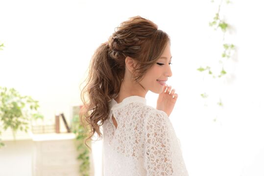 【新宿】≪社会保険完備≫≪実働8時間≫新宿の人気ヘアセットサロン「美容業界NO1の待遇」を目指しています！「Eve（イヴ）」アシスタント（美容師）の求人★☆