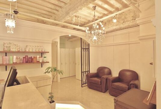 【新栄町】 月30万円保証あり 人気ヘアサロングループ！歩合制 個人売上50〜65％＋指名料100％還元 上品で落ち着いた雰囲気のサロン店内！完全マンツーマン&高単価な仕事を行うことが出来る環境です！「LOAOL AOI（ロアールアオイ）」からスタイリスト（美容師）の求人☆★