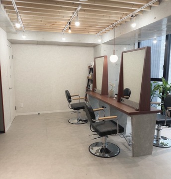 【本町】≪土日休みOK≫≪早番、遅番を選べる！！≫≪客単価13000円≫≪マンツーマンで施術≫自由出勤なので、プライベートの時間確保しやすい！！委託なのに交通費支給あり！完全マンツーマンなので自分のペースで施術できる！！「THE DAY（ザデイ）」からスタイリスト（美容師）の求人☆★