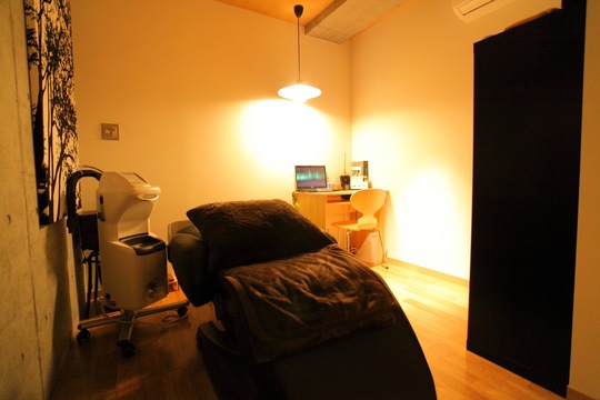 【若葉】≪最短2年でデビュー可能≫≪土日祝休みOK≫≪実働8時間≫抜群の教育体制を整えた人気サロン！美容師としてのキャリアを充実させられる環境です！「organic+life 若葉店（オーガニックライフワカバテン）」からアシスタント（美容師）の求人☆★