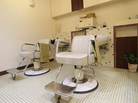 【服部天神】美容を通じて関わる人を楽しく、ハッピーに☆地域密着で小規模・優しい雰囲気のカジュアルヘアサロン♪美容師として長く働ける環境作りをしています！C`EST LA VIE（セラヴィ）からアシスタント（美容師）の求人★☆