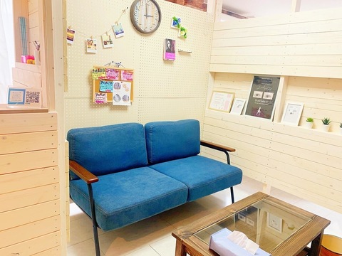 【北千住】≪実働8時間≫≪土日休み月4回までOK≫≪月8～9日休み≫≪客層20代メイン≫≪ママさんの応募歓迎≫≪髪色・ネイル自由≫≪未経験OK≫軽量かつ持続力があるメガフラットラッシュを導入！エクステの種類が豊富で、20代の女性から人気のサロン！「mavie（メヴィ）」からアイリスト（まつげエクステ・まつげパーマ・アイブロウ）の求人☆☆