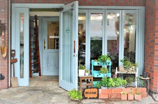 【長住】≪車通勤OK・土日祝は時給1057円スタート・家族参加OKの社員旅行あり・退職金制度あり≫ママさんスタッフさんも在籍しており子育て中の方も安心して働けます！幅広い世代のお客様から愛されるトータルビューティーサロン「Relaxation Room LAMP（リラクゼーションルームランプ）」からネイリスト（ネイル）の求人☆★