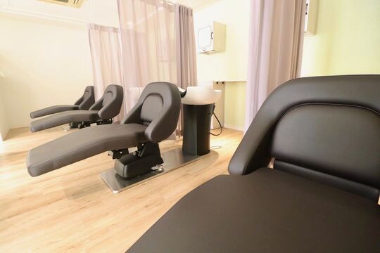 【天王寺】≪インボイス制度のサポートあり≫≪完全マンツーマン≫≪完全自由シフト≫≪最大45万円の保証給あり≫≪交通費支給あり≫≪正社員制度あり≫髪質改善が大人気のヘアサロン！！勤務時間や休みなどご希望に合わせた働き方が可能です！「afrodite 天王寺店（アフロディーテテンノウジテン）」からスタイリスト（美容師）の求人☆★