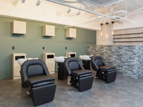 【喜連瓜破】≪社会保険完備≫≪土日休み相談可≫≪高単価≫≪独立支援あり≫デザインカラーや髪質改善が人気のサロン！ガッツリ働きたい方、一緒にサロンづくりをしてくれる方歓迎！「epi（エピ）」からスタイリスト（美容師）の求人★☆