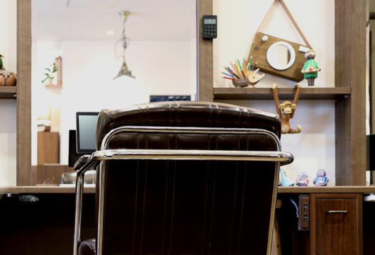 【小林】≪社会保険完備≫≪月給28万円〜≫≪完全週休2日制≫≪産休育休実績あり◎≫働きやすい環境が整っています！地元のお客様から愛され続ける働きやすいサロンです！ママさんも大歓迎「momp」からスタイリスト（美容師）の求人☆★☆