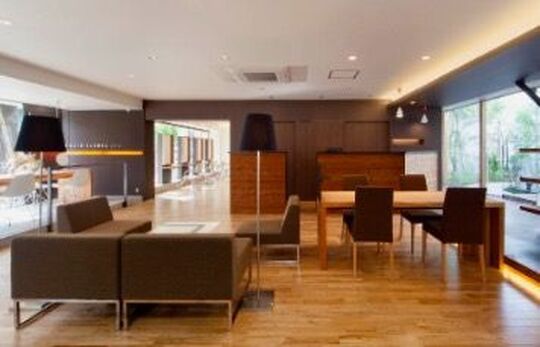 【山吹】≪社会保険あり≫元気に全員接客！個性を伸ばしてチームで戦うサロンです！スパも着付けも、トータルに学べますよ。地域密着の人気サロン「SAKURA Beauty village（サクラビューティービレッジ）」からアシスタント（美容師）の求人☆★☆