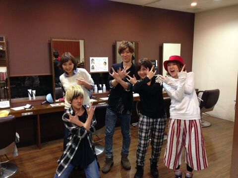 【阪急山本】≪毎週日曜定休♪≫≪社会保険完備♪≫充実のカリキュラムでスタイリストデビューまで完全サポート！自分のペースに合わせてしっかりとレッスンしてもらえます！常に笑いの絶えない地域密着型サロン“PLUS ONE山本店(プラスワンヤマモト)”よりアシスタントの求人★☆