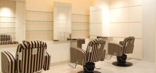 【天王寺】 月8日休み  最短2年デビュー  社会保険完備 有名トータルビューティーサロン☆充実の教育体制があり、売れるトップスタイリストに！コレクション参加や雑誌のヘアメイクなどクリエイティブ活動に積極的★WiLL(ウィル)からアシスタント（美容師）の求人☆★☆