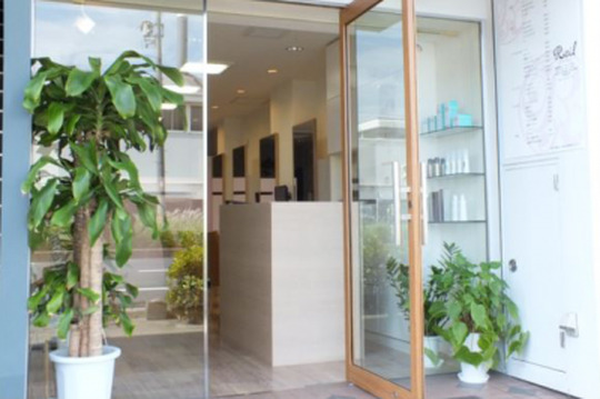 【西大路】■マツエク・ネイル・着付けも学べる■お客様第一!!を掲げ京都に展開！その中でスタッフさんの幸せも考え、働きやすい環境を整えています。Rail Intact（レールインタクト）からアシスタント(美容師)の求人☆★