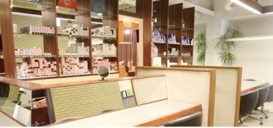 【JR元町】メディアを通じてクリエイティブな活動なども出来るので、どんどん成長出来る！サロンの質はもちろん、福利厚生もしっかりしているので安心して働けるヘアサロン「CHEST 神戸本店（チェストコウベホンテン）」からアシスタント（美容師）の求人☆★☆