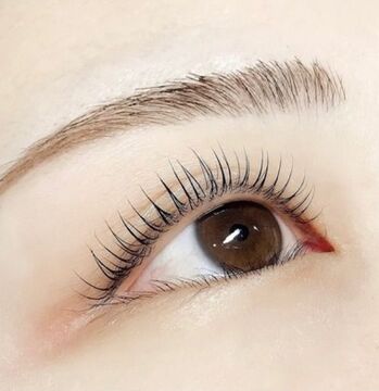 【山科】≪19時閉店≫≪産休育休制度あり、取得実績もあり≫≪社会保険完備≫≪平均月収23〜25万円前後≫≪実働8時間≫≪人間関係◎≫しっかりと段階を踏んでアイリストデビューが出来るレッスン体制も整ってます「眉とまつげの専門店 sora（ソラ）」からアイリスト（アイデザイナー・まつ毛エクステ）の求人★☆★